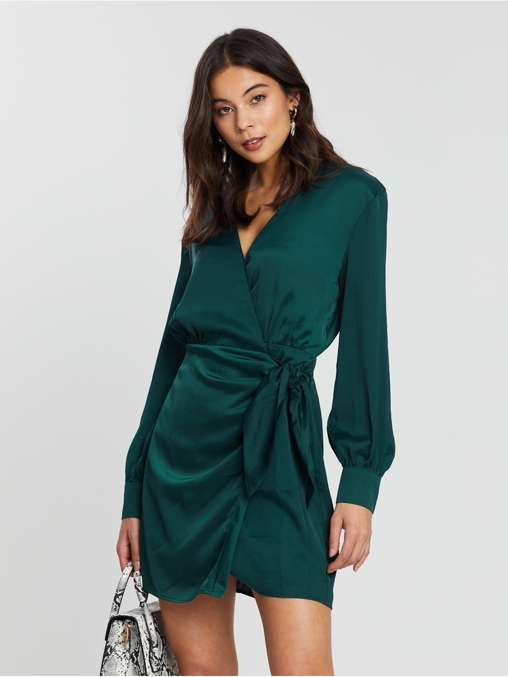 💚 NWT ASTR The Label Emerald Green Satin Wrap Dress Long Sleeve Size Small